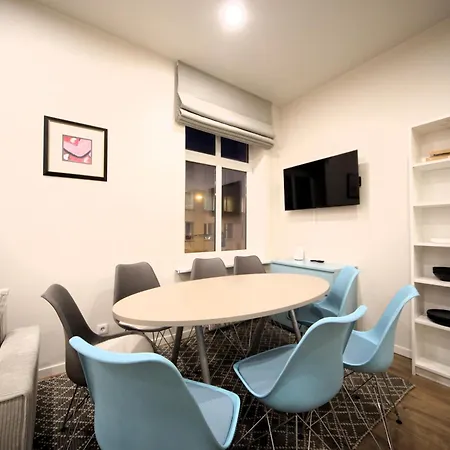 Two Bedroom With Private Parking *